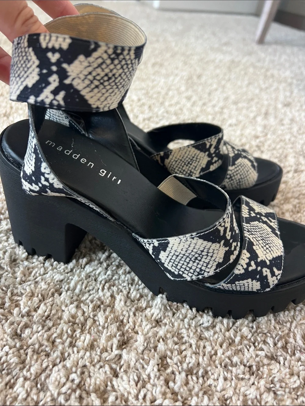 Madden Girl Black & White Snake-Print Platform Sandals- Worn once! Size 9!